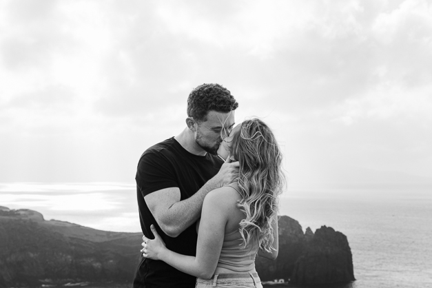 Black and white image of a couple kissing passionately during a couple session in the Azores